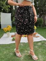 Regular Fit Ditsy Floral Black Plus Size Skirts 595