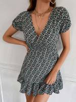 Short Sleeve Regular Fit Deep V Neck Ditsy Floral Women Clothing 641