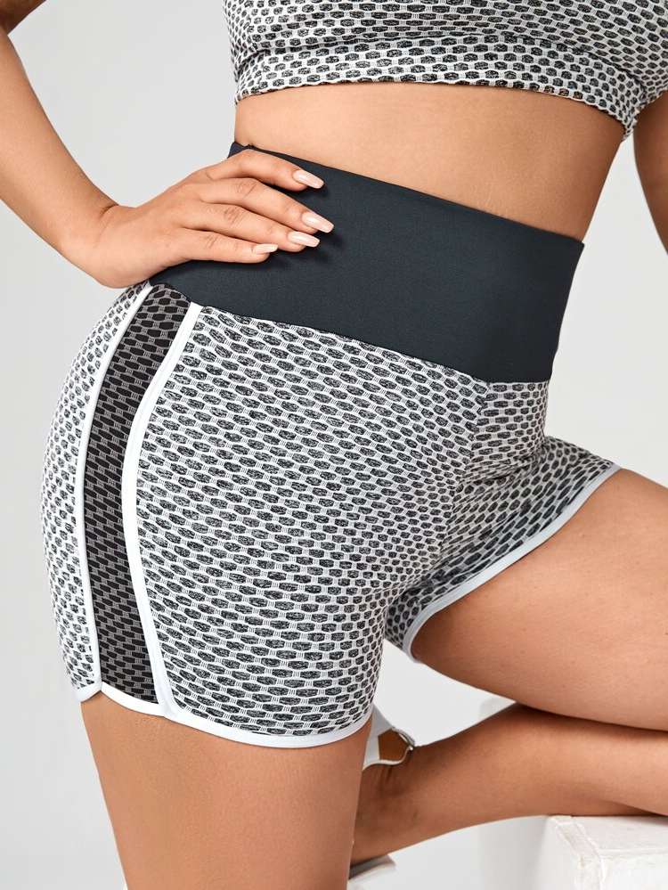 Skinny  Black and White Plus Size Sports Shorts 2191