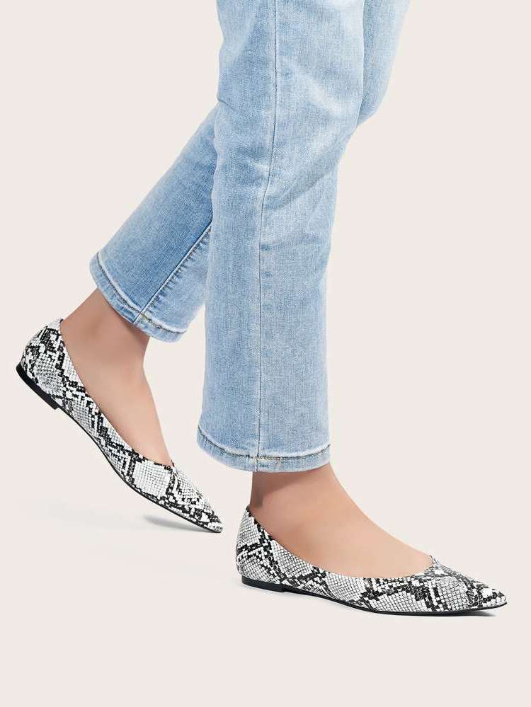  Black and White Snakeskin Print Shoes 7492