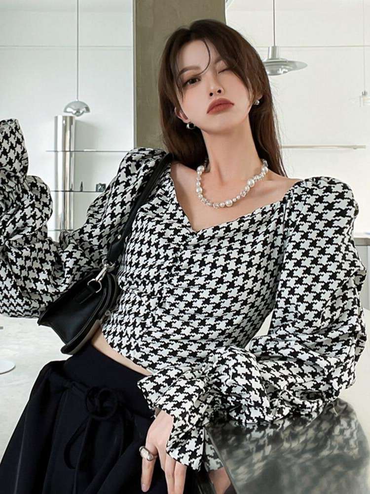 Black and White Regular Fit Ruffle Sweetheart Women Blouses 580