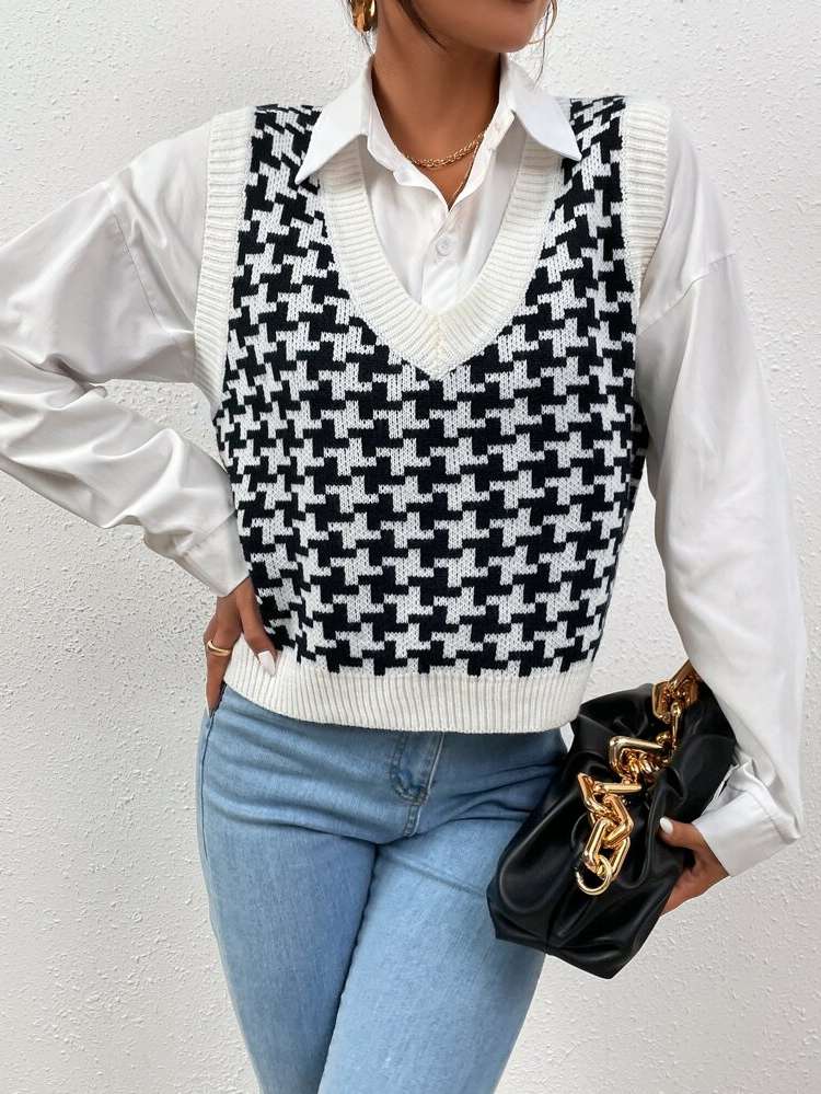  Regular Fit Black and White Women Sweater Vests 312