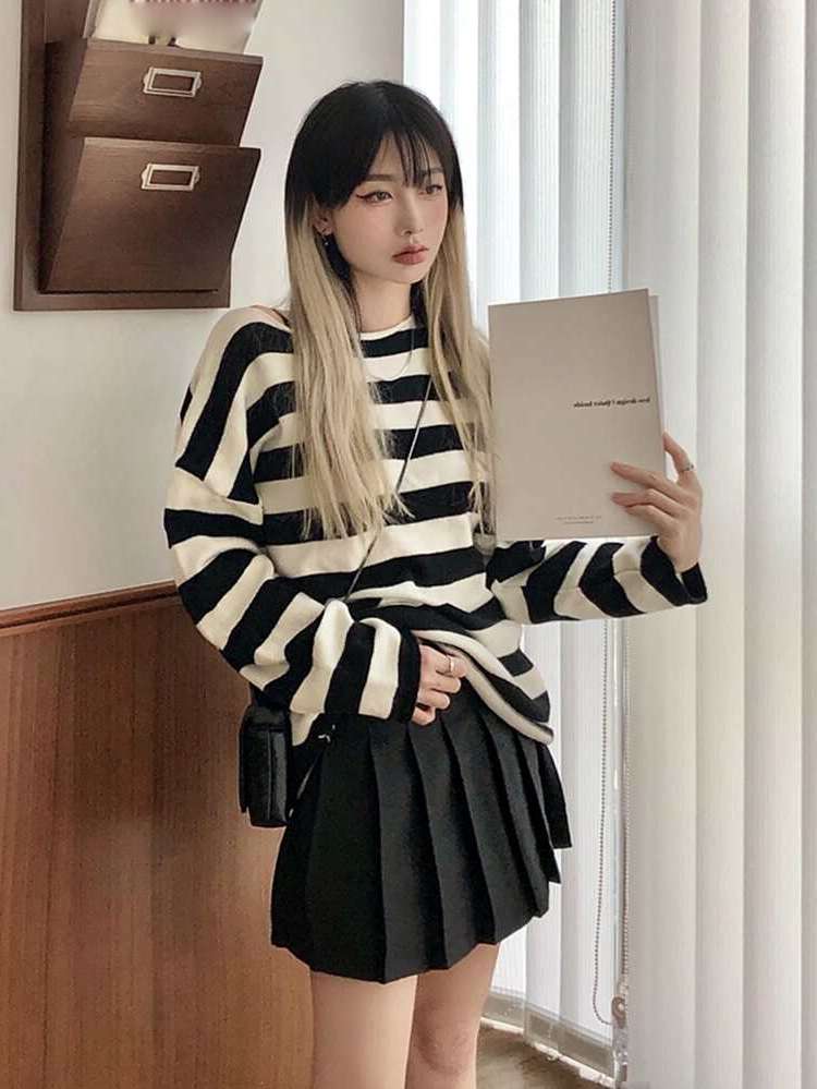 Regular Oversized Black and White Striped Women Sweaters 2020