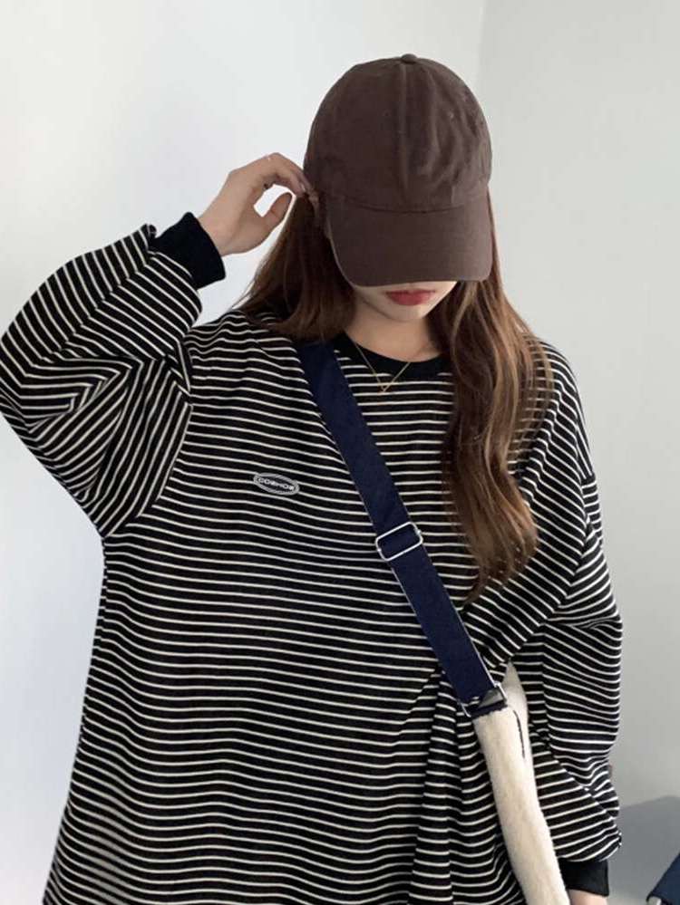 Regular Black and White Patched Striped Women Sweatshirts 6771