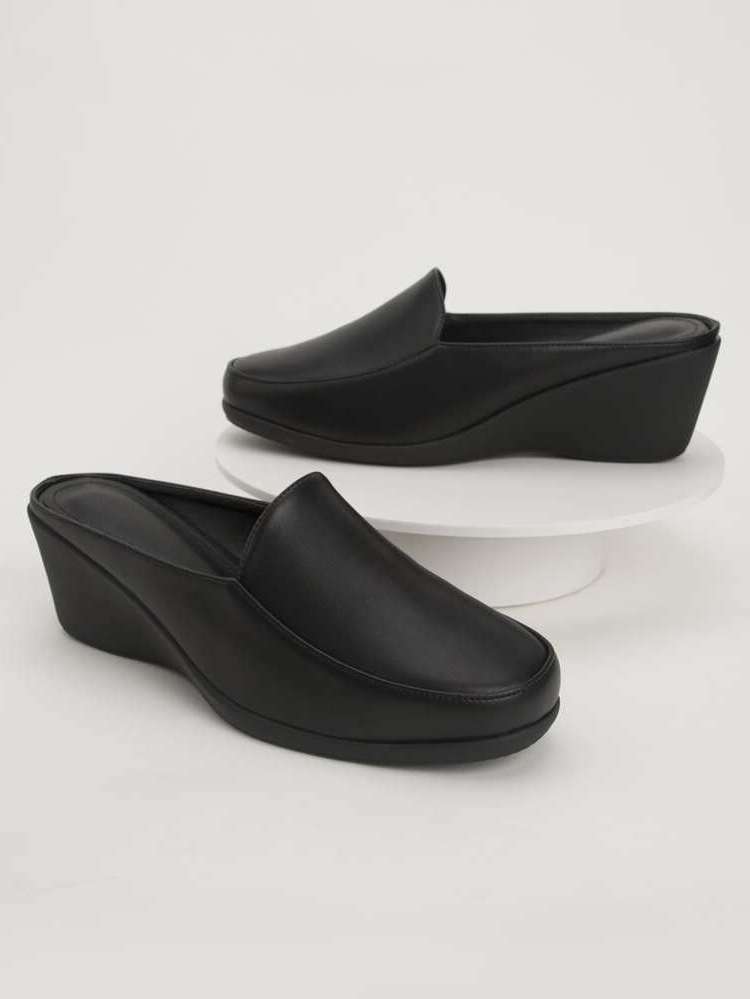 Fashionable Black Shoes 3024