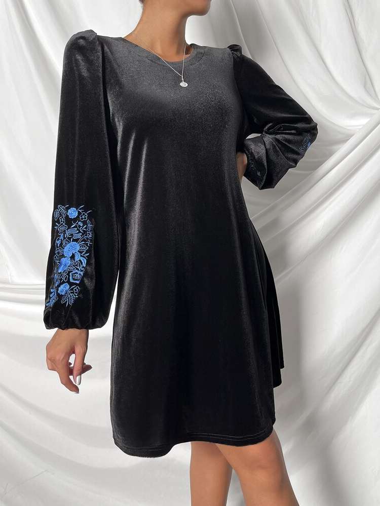 Short Black Round Neck Embroidery Women Dresses 143