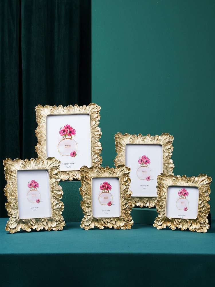  Gold Frames  Displays 8042