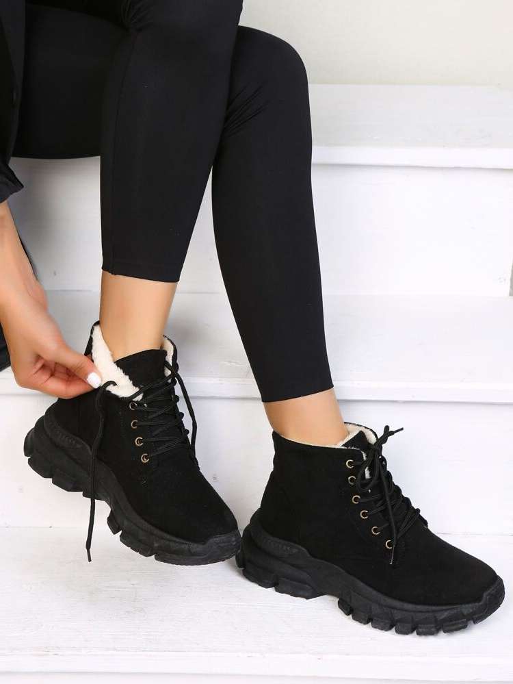  Fashionable Lace Up Women Boots 8776