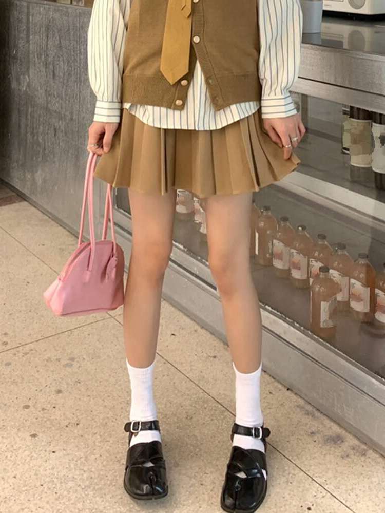  Short Khaki Women Clothing 7585