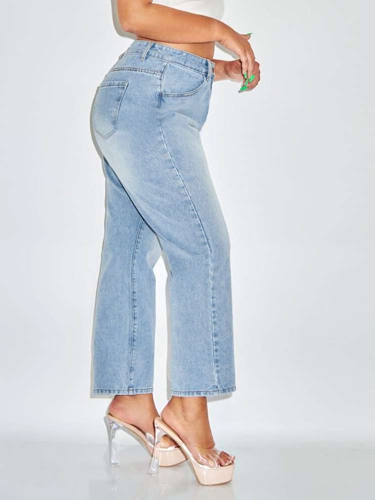 Light Wash Loose Cropped Plus Size Denim 4352