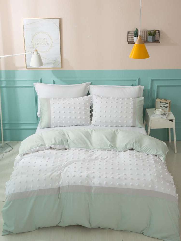   Bedding 7605