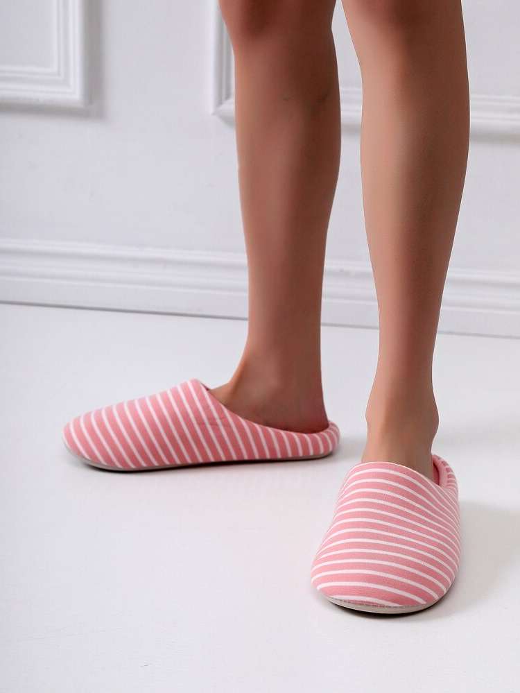   Fashionable Women Slippers 3528