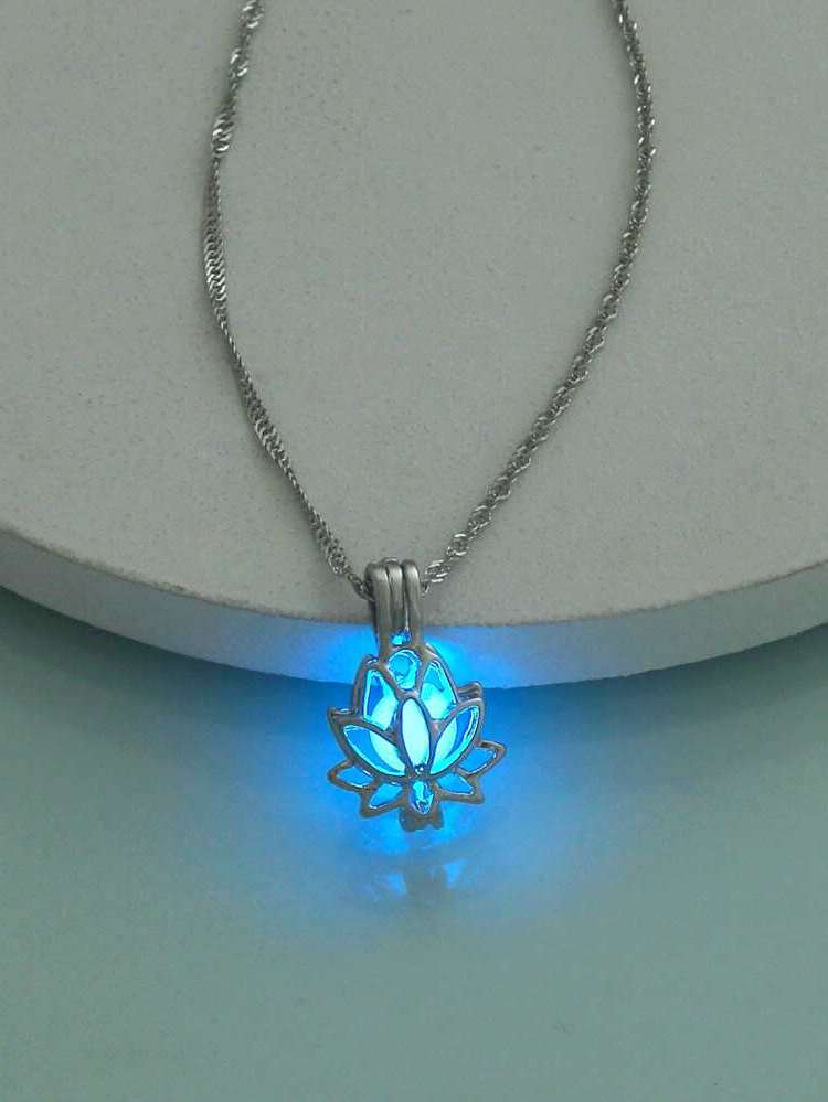  Silver Flowers Necklaces 5550