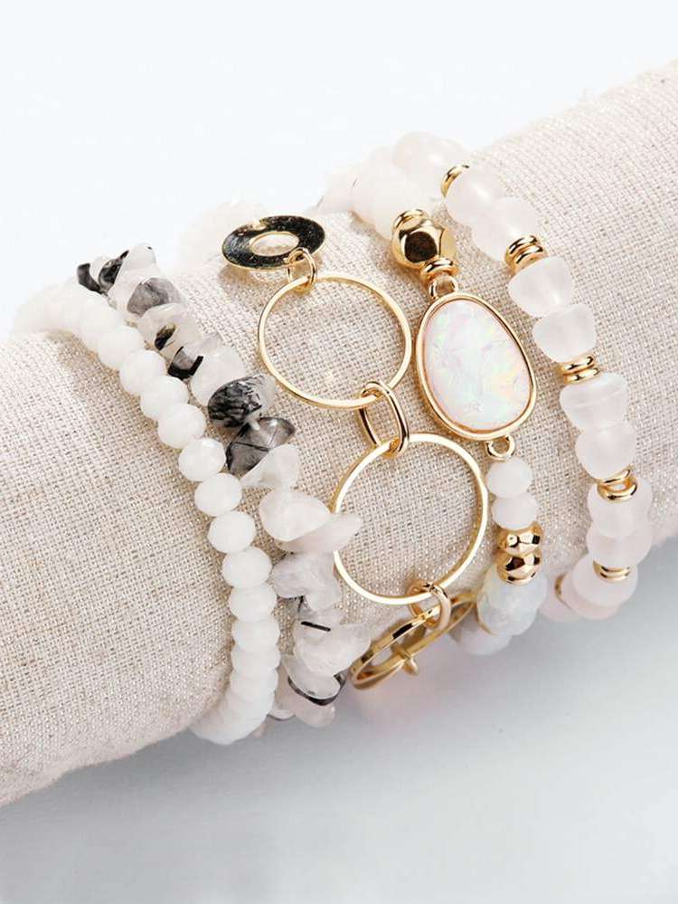   White Jewelry 186